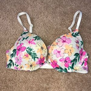 Pink Victoria’s Secret floral T-shirt causal bra everyday wear size 32C colorful